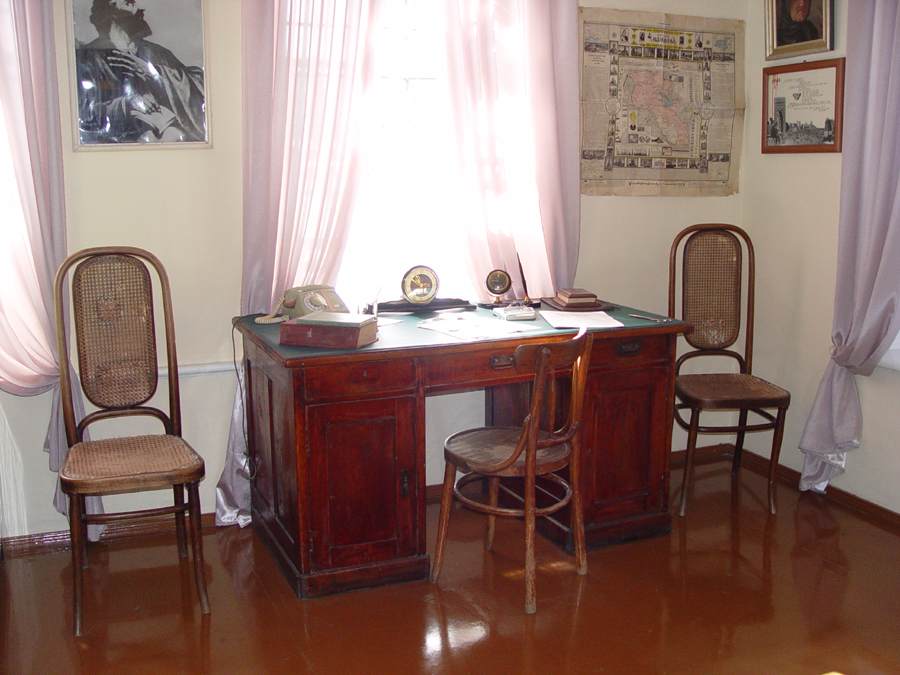 Shiraz' Desk